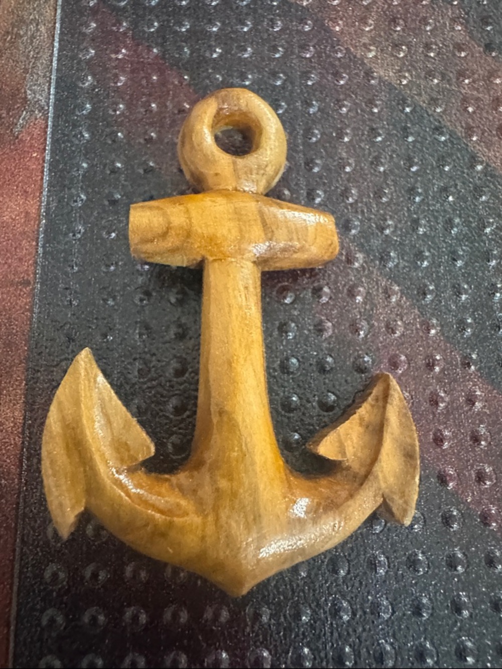 Vintage Hand-Carved Wood Anchor and Seahorse Brooches - Picture 3 of 4